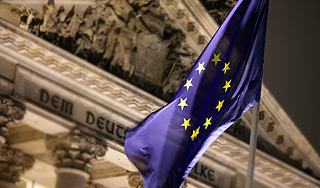 Лауреаты Нобелевки хотят лишить ЕС премии Лауреаты Нобелевки хотят лишить ЕС премии