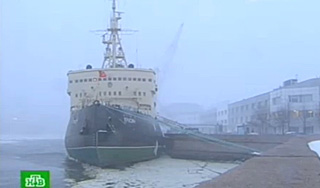 Ненастье накренило ледокол "Красин" Ненастье накренило ледокол "Красин"