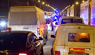 Трасса "Россия" опять стоит в пробке Трасса "Россия" опять стоит в пробке