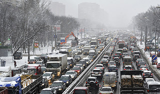 Москву парализовали гигантские пробки Москву парализовали гигантские пробки