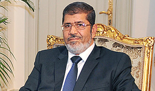 Бунтовщики вынудили Мурси покинуть дворец Бунтовщики вынудили Мурси покинуть дворец