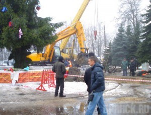 У памятника Летчикам в Брянске елку ставить не будут