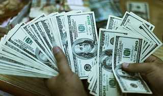 В США удвоен выпуск стодолларовых банкнот В США удвоен выпуск стодолларовых банкнот