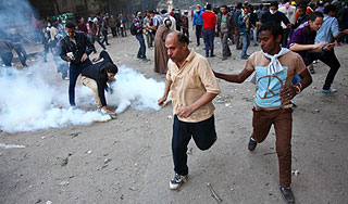 Тысячи египтян подрались у дворца фараона Тысячи египтян подрались у дворца фараона