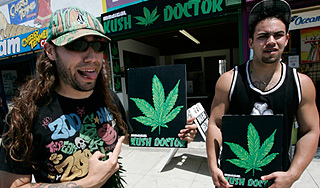 В Вашингтоне разрешили курить марихуану В Вашингтоне разрешили курить марихуану