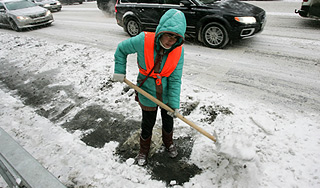 К уборке снега в Твери привлекли осужденных К уборке снега в Твери привлекли осужденных