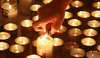 Читинцы раскупили все свечи к "концу света" Читинцы раскупили все свечи к "концу света"