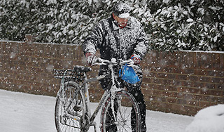 Снег и морозы убили десятки людей в Европе Снег и морозы убили десятки людей в Европе