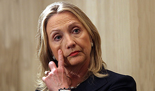 Клинтон отложила поездку из-за болезни Клинтон отложила поездку из-за болезни