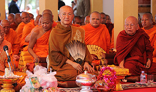 Китайцы обвинили монаха в самосожжениях Китайцы обвинили монаха в самосожжениях