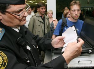 Невыездными стали четыре тысячи должников