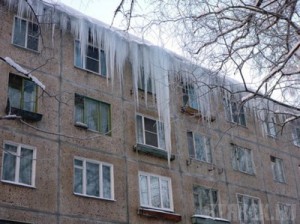 Коммунальщикам велели активнее бороться с сосульками