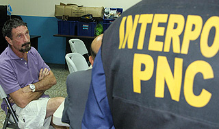 Создателя McAfee экстрадировали в США Создателя McAfee экстрадировали в США