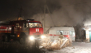 В Чите сгорел деревянный дом с детьми В Чите сгорел деревянный дом с детьми