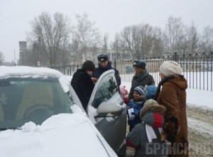 Дошколята устроили для водителей целое представление