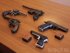 Два торговца оружием отправились за решетку