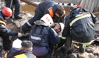 В Таганроге из-под завалов спасли людей В Таганроге из-под завалов спасли людей