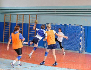 Брянские гандболистки дважды обыграли соперниц