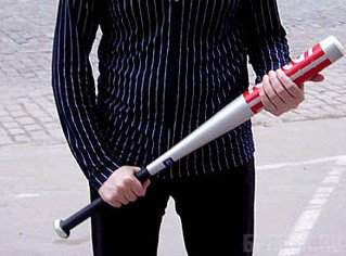 Осудили парня, едва не покалечившего девочек битой