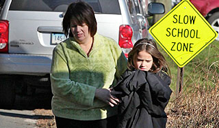 Учителя закрывали собой детей от пуль Учителя закрывали собой детей от пуль