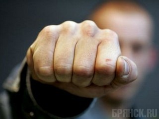 Пьяный нарушитель ударил полицейского при задержании