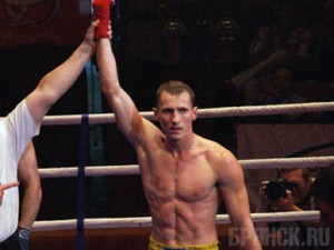 Боксер Трояновский победил колумбийца во втором раунде Sport-32.ru