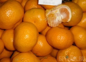 Мандарины с личинками едва не попали в брянские магазины
