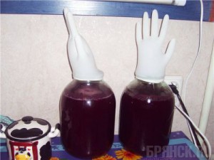 Мужчины пили спиртное рядом с телами убитых ими людей