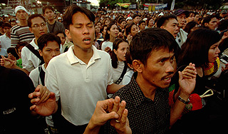 "Конец света" загнал филиппинцев на гору "Конец света" загнал филиппинцев на гору