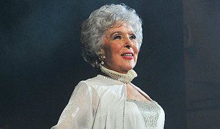 Вера Васильева упала во время спектакля Вера Васильева упала во время спектакля