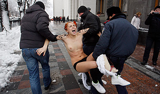 FEMEN провели акцию против Мурси FEMEN провели акцию против Мурси
