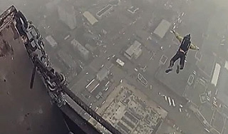 Экстремалы покорили "Москва-Сити" Экстремалы покорили "Москва-Сити"