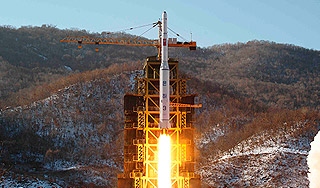 Ким Чен Ын приказал сделать ракеты мощнее Ким Чен Ын приказал сделать ракеты мощнее