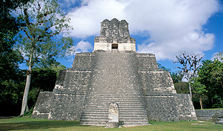 Tуристы повредили древний храм майя Tуристы повредили древний храм майя