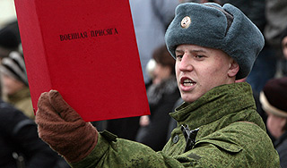 Из присяги могут убрать слово "клянусь" Из присяги могут убрать слово "клянусь"