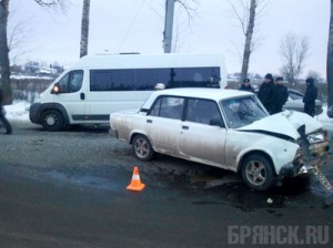 Студент БГТУ врезался на автомобиле в маршрутку