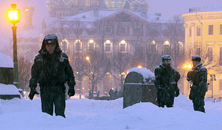 Избитую девушку бросили умирать на морозе Избитую девушку бросили умирать на морозе