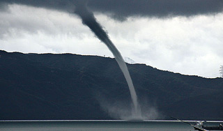 В Рождество США пережили 15 торнадо В Рождество США пережили 15 торнадо