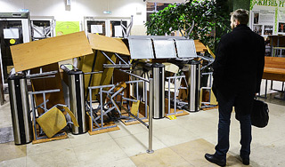 Студенты не пустили в РГТЭУ нового ректора Студенты не пустили в РГТЭУ нового ректора