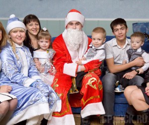Дед Мороз принес подарки в приемные семьи