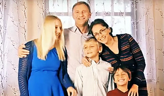 Ливанов снялся в ролике с приемным сыном Ливанов снялся в ролике с приемным сыном