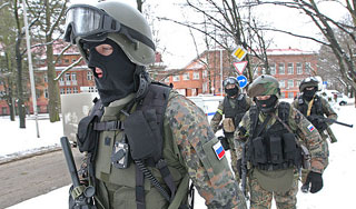 В Дагестане банда взяла в заложники девочку В Дагестане банда взяла в заложники девочку