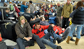 Туристы устроили дебош в аэропорту "Внуково" Туристы устроили дебош в аэропорту "Внуково"