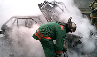 В центре Владивостока взорвали джип В центре Владивостока взорвали джип