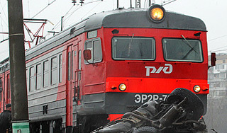 Электричка протаранила грузовик под Москвой Электричка протаранила грузовик под Москвой