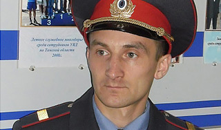 Полицейский спас из огня пенсионерку Полицейский спас из огня пенсионерку