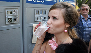 Газировка растворяет камни в желудке Газировка растворяет камни в желудке