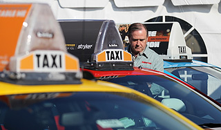 Забастовка таксистов парализовала Францию Забастовка таксистов парализовала Францию