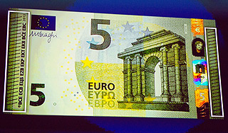 Евросоюз напечатал новые деньги Евросоюз напечатал новые деньги