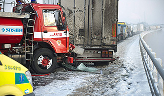 Более ста машин столкнулись в Швеции Более ста машин столкнулись в Швеции